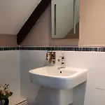לינה וארוחת בוקר The Alpaca Chalais (Dordogne)