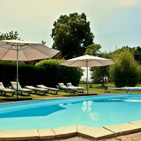 The Alpaca 4* Chalais (Dordogne)