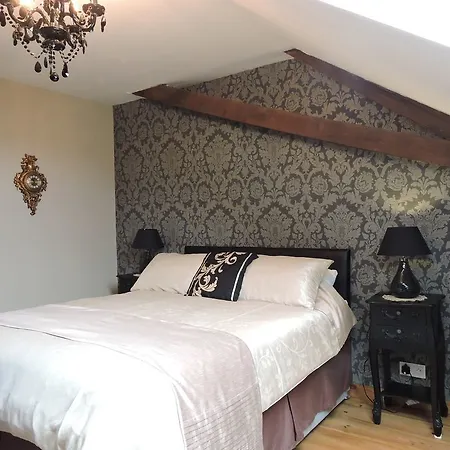 The Alpaca Chalais (Dordogne)